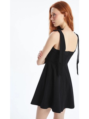 Lc Waikiki Yeni Sezon Kare Yaka Belden Oturtmalı Poplin Mini Elbise