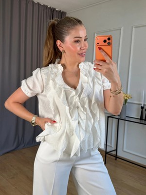 Size Özgü Ekru Yarım Kol Lilyum Volanlı Bluz