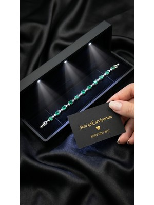 Livora Jewelry Işıklı Kutulu Hediye Orijinal 925 Ayar Gümüş Zümrüt Taşlı Su Yolu Kadın Bileklik