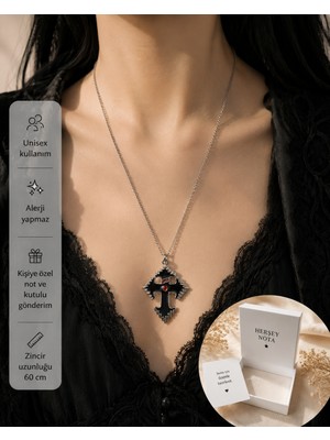Herşey Nota Gotik Siyah Haç Kolye – Kırmızı Taş Detaylı Unisex Alternatif Tarz Kolye