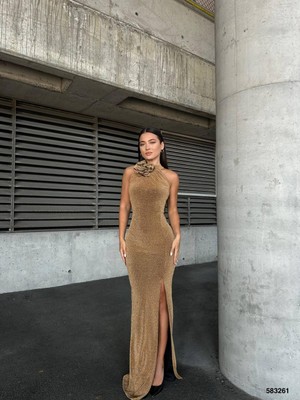 Esnek Flowers Kumaş Yaka Gül Detaylı Yırtmaçlı Abiye Elbise Gold 583261