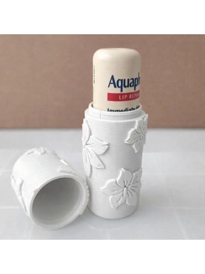 3D Baskı Zamanı 3D Yazıcı Baskısı Beyaz Çiçek Desenli Dekoratif Dudak Balmı ve Lip Balm Koruyucu Kılıf Kapak