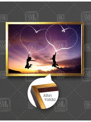 SML Tablo Havaya Zıplamış Çift Kalp Bulutları Aşk Love Dekor Gün Batımı Yatay Çerçeveli Kanvas Tablo