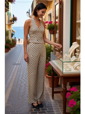 Benerly Kadın Kolsuz V Yaka Puantiyeli Crop Top Geniş Paça Takım Rahat Kesim Bubble Dokuma Günlük Modern