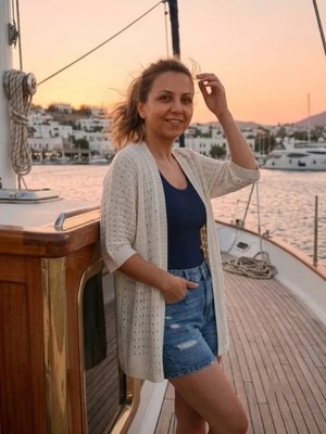 Urumday Triko Delikli Düğmesiz Bedensiz Hırka