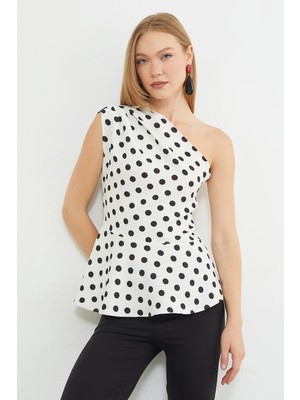 FullaModa Puantiyeli Tek Omuz Peplum Bluz