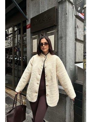 Bej Kadın Peluş Düğmeli Oversize Ceket – Yumuşak Dokulu MLB134