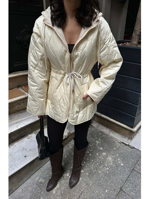 Kadın Ekru Kapüşonlu Bel Büzgülü Şişme Mont MBL6014