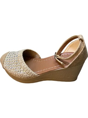 Shoes Kadın Dolgu Topuklu Hasır Triko Önü Arkası Kapalı Yanı Açık Yazlık Sandalet