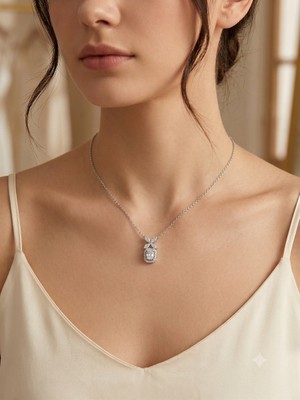 Celikchi Kadın Moissanite Taş Detay Kare Tektaş ve Çiçek Model Gümüş Kolye