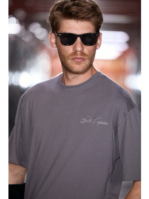 Grimelange Capıso Erkek %100 Organik Pamuklu Baskı Detaylı Regular Fit Yuvarlak Yaka Koyu Gri T-Shirt