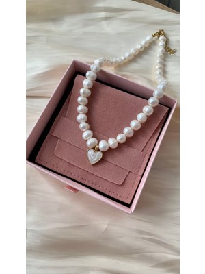 Jovi Atelier Sertifikalı Gerçek Doğal Beyaz Kadın Inci Kolye Çelik Bağlantı Aparatlı Altın Kaplama Kalp Charmlı