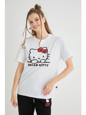 Lisanslı Baskılı Basic Beyaz T-Shirt Relaxed