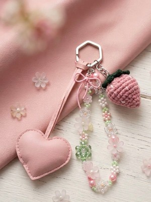 My Balli Store Koket Tarzı Çiçekli Çanta Charmı ve Amigurumi Çilek Anahtarlık