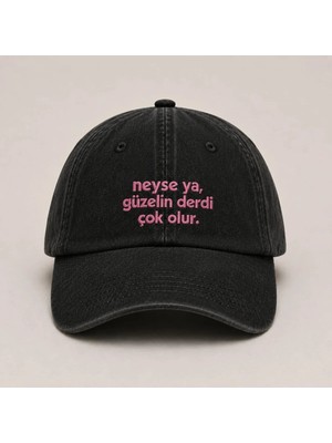 "neyse Ya, Güzelin Derdi Çok Olur" Yazılı Eskitme Yıkamalı Kep Şapka