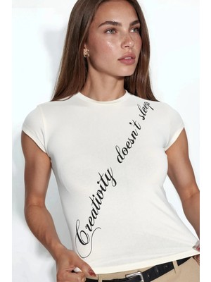 Hiccup Kadınlar Busem Günlük Bisiklet Yaka Baskılı T-Shirt Beyaz