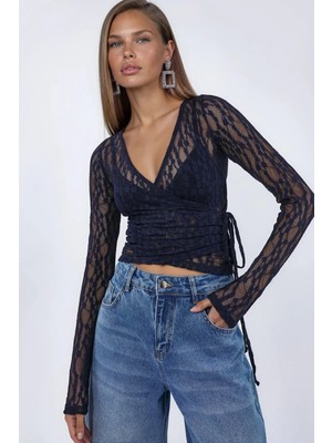Hiccup Kadınlar Busem Bağlama Detaylı Dantel Yakalı Kısa Bluz Lacivert