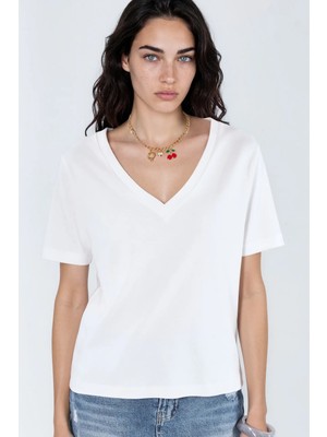 Hiccup Kadınlar Busem V Yaka Düz Regular Fit Pamuk T-Shirt Beyaz
