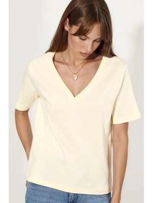 Hiccup Kadınlar Busem V Yaka Düz Regular Fit Pamuk T-Shirt Limon Sarısı