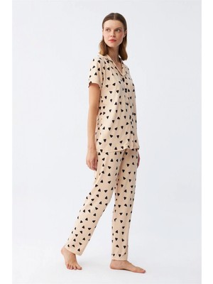 Marsilyan™-  Kadın Krem Rengi Kalp Desenli Önden Düğmeli Pijama Takımı