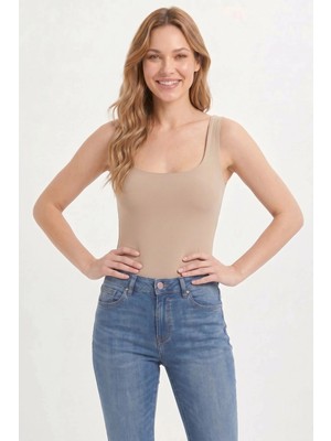 Tudors Kadın Slim Fit Dar Kesim Askılı Kare Yaka Sırtı Açık Sandy Kumaş Çıtçıtlı Bej Body