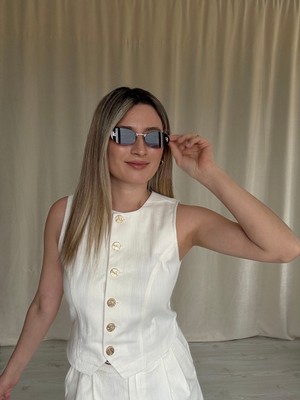 alis boutique keten görünümlü altın düğmeli yelek ve kemerli şort takım