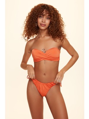 Empressco Rahat ve Şık Bağcıklı Bikini Altı, Plaj Şıklığınıza Renk Katacak