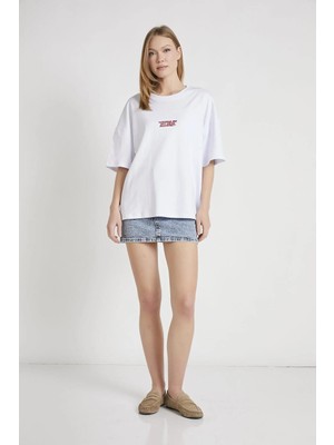 Tena Kadın Beyaz Bisiklet Yaka Wanna Be My New Roomie Baskılı Oversize Tişört