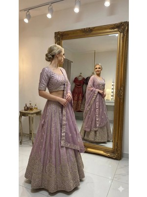 Aashiv's Collection [renk] [kumaş Türü] Işlemeli Hint Lehenga Choli Takımı