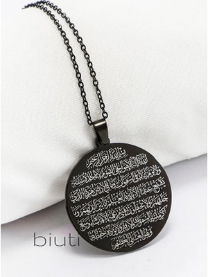 Biuti Siyah Çift Taraflı Çelik Kolye, Ön Yüzünde Ayetel Kürsi Arka Yüzünde Hat Besmele Yazılı Kolye (3 Cm)