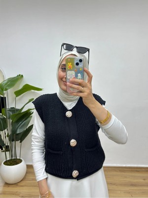 Moonsc Kadın Regular Fit Gold Düğmeli Çift Cepli Örme Siyah Triko Yelek