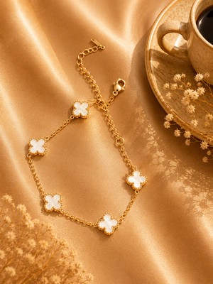 Jammy Jewerly Beyaz Yonca Detaylı Gold Renk Kadın Bileklik