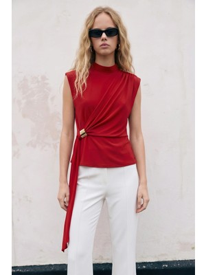 Sateen Kuşak Detaylı Aksesuarlı Bluz - Kırmızı