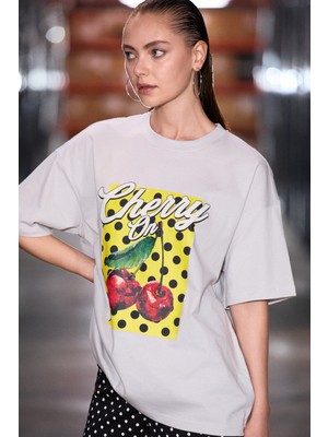 Grimelange Cassıane Kadın Bisiklet Yaka Kısa Kollu Ön ve Arka Baskılı Regular Gri T-Shirt