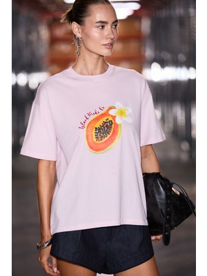 Grimelange Cassıane Kadın Bisiklet Yaka Kısa Kollu Ön ve Arka Baskılı Regular Pembe T-Shirt
