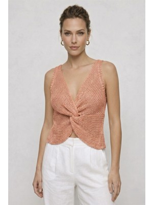 Neden Tekstil Twist Knot Detaylı Premium Kadın Triko Bluz – V Yaka Örgü Dokulu Şık Crop Tasarım