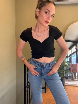 Ali Butik Siyah Önü Büzgülü Crop Tişört