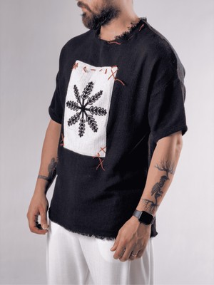 Cocopelli Tasarım Çiçek Desenli Siyah T-Shirt COC3214