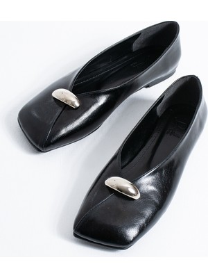 Duxal Shoes Dawn Kadın Metal Aksesuarlı Kare Burun Babet