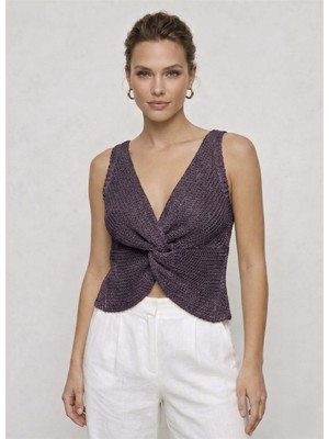 Neden Tekstil Twist Knot Detaylı Premium Kadın Triko Bluz – V Yaka Örgü Dokulu Şık Crop Tasarım