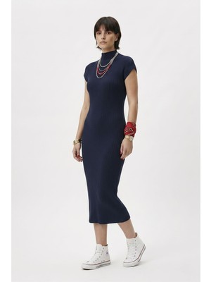 Neden Tekstil Modern Fit Sıfır Kol Yarım Balıkçı Yaka Triko Elbise