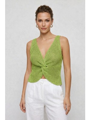 Neden Tekstil Twist Knot Detaylı Premium Kadın Triko Bluz – V Yaka Örgü Dokulu Şık Crop Tasarım