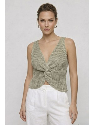 Neden Tekstil Twist Knot Detaylı Premium Kadın Triko Bluz – V Yaka Örgü Dokulu Şık Crop Tasarım