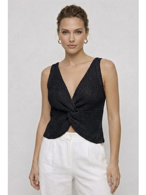 Neden Tekstil Twist Knot Detaylı Premium Kadın Triko Bluz – V Yaka Örgü Dokulu Şık Crop Tasarım