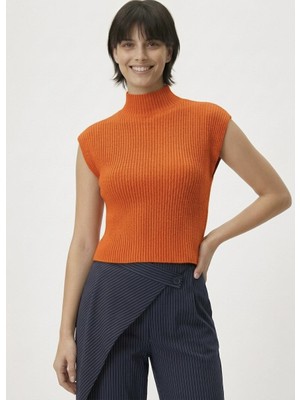 Neden Tekstil Kadın Yarım Balıkçı Yaka Fitilli Triko Kolsuz Crop Bluz