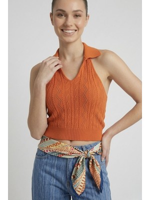 Neden Tekstil Kadın Polo Yaka Sırt Dekolteli Crop Bluz