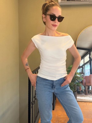 Ali Butik Ekru Geniş Yaka Tişört