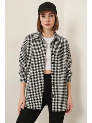 Kadın Oversize Kazayağı Desen Pamuklu Siyah Beyaz Gömlek