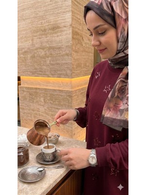 Yıldız Detaylı Pul ve Nakış Işlemeli Tesettür Sweatshirt
