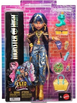 TeknoKapsül Kısa Bluz Altın Rengi Detaylı Kot Pantolon Giyen Cleo De Nile Bebek, Evcil Yılanı Hissette